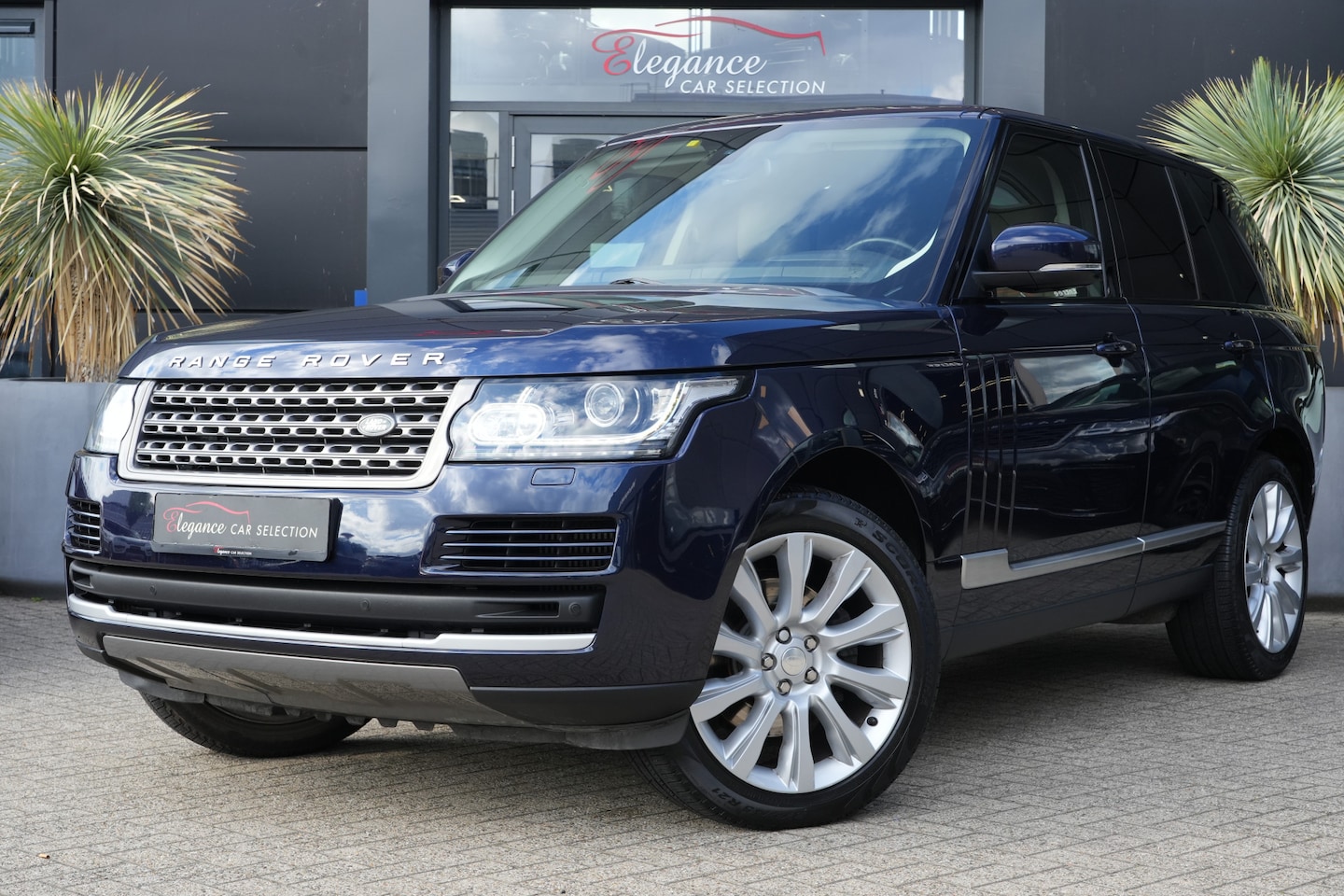 Land Rover Range Rover - 3.0 TDV6 Voque 295pk Navigatie/Stoelverwarming/Meridian - AutoWereld.nl