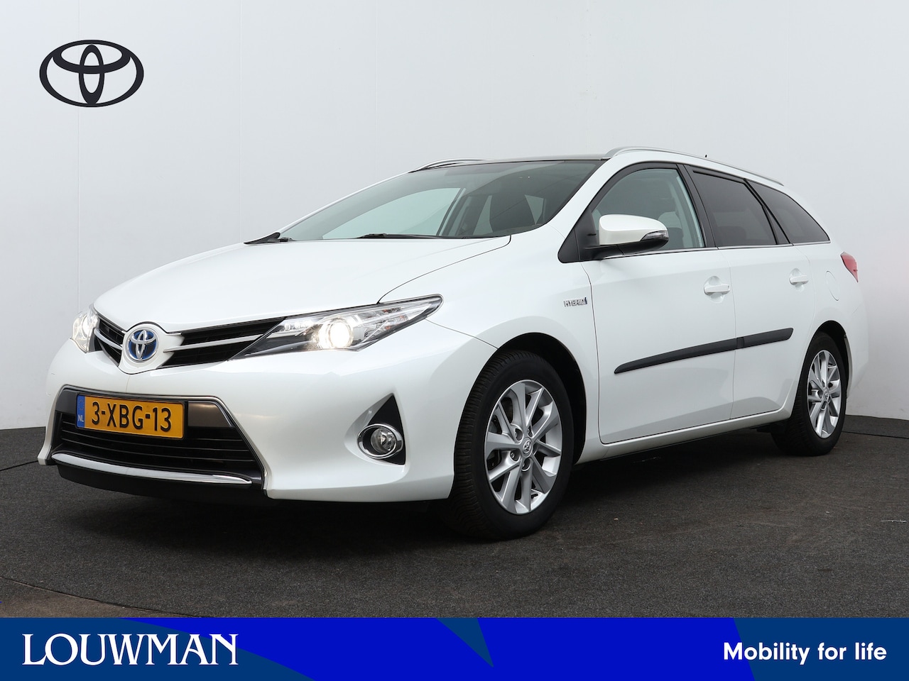 Toyota Auris Touring Sports - 1.8 Hybrid Lease | Panoramadak | Navigatie | - AutoWereld.nl