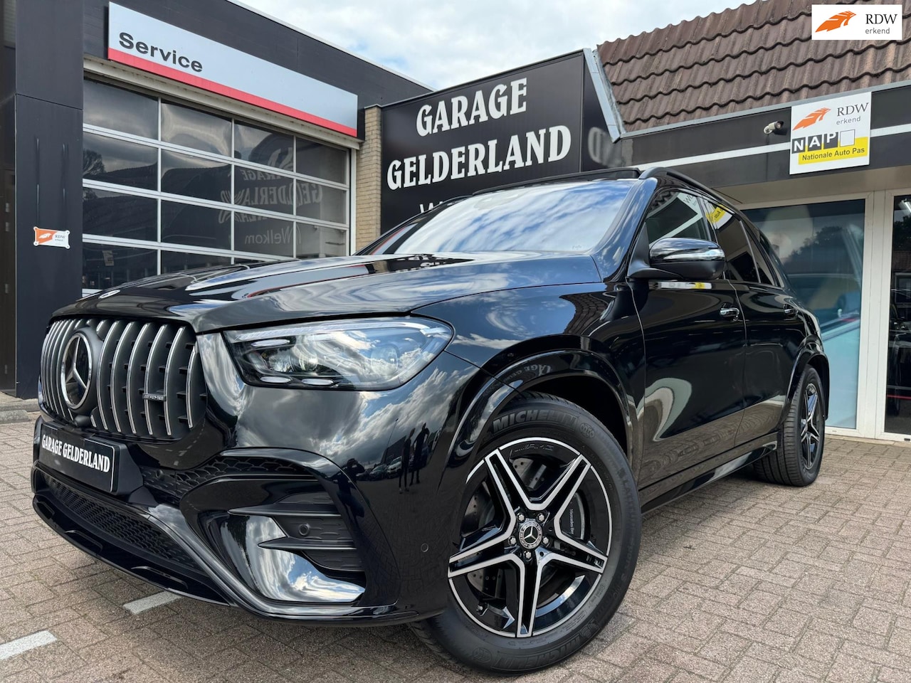 Mercedes-Benz GLE-Klasse - 400e 4MATIC AMG Night | Bi-Xenon | Full-Led | Pano | Trekhaak | Volleder | Head-up | Full- - AutoWereld.nl