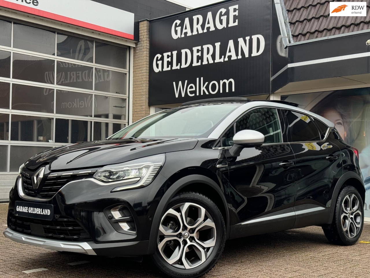 Renault Captur - 1.3 TCe 155pk Intens | Pano | Navi | Leder | Xenon | Camera360 | Apple/Android | Cruise | - AutoWereld.nl