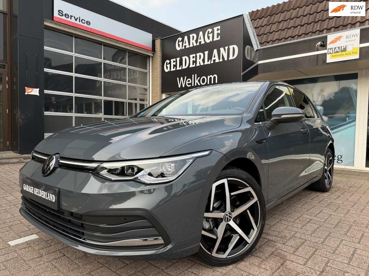 Volkswagen Golf - 2.0 TSI | Bi-Xenon | Full-Led | Apple/Android | Cruise | Climate | Alcantara | Nieuwstaat - AutoWereld.nl