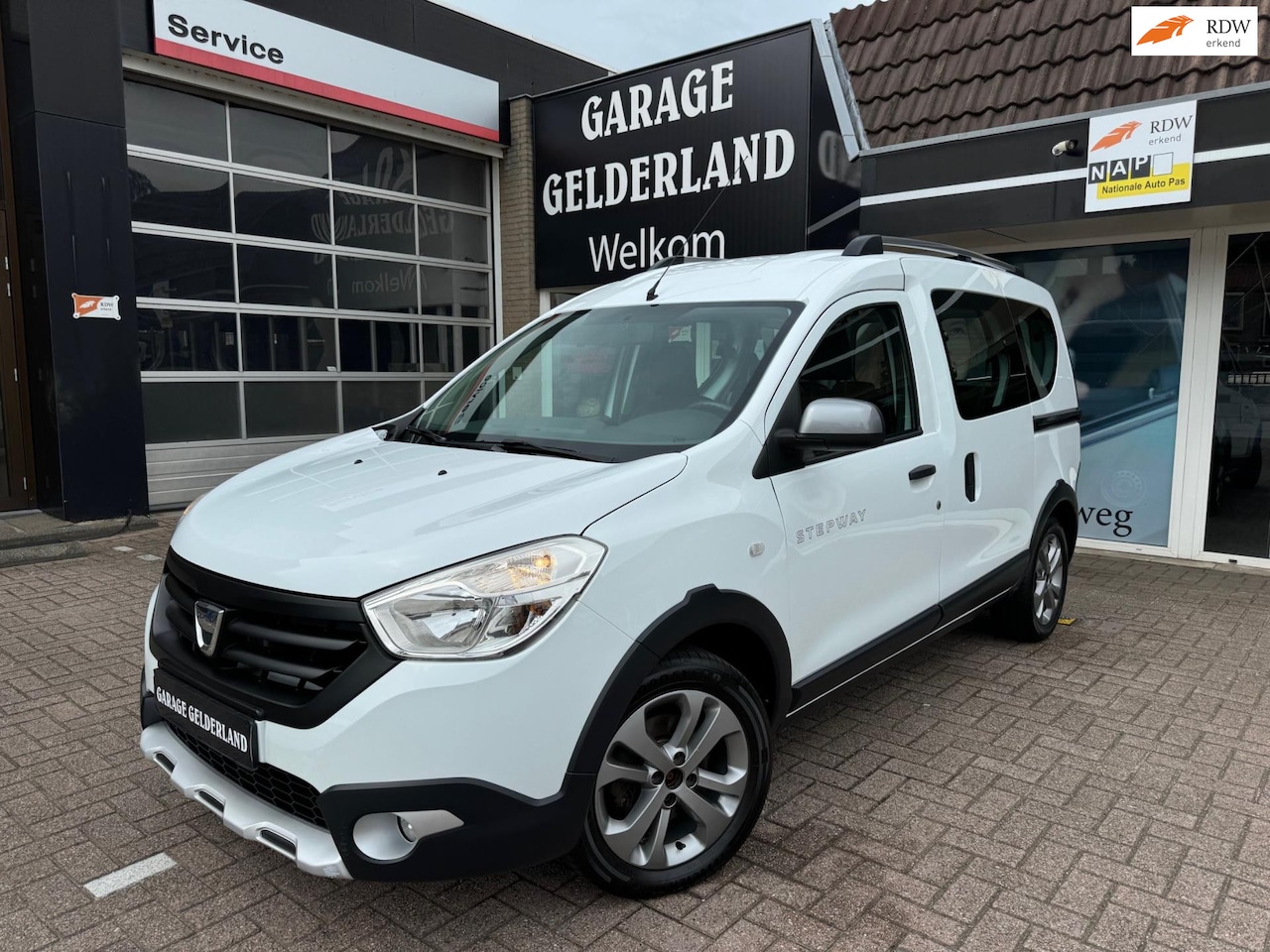 Dacia Dokker - 1.2 | Navi | Cruise | Climate | Leder | Pdc | Isofix | Flex | Zeer nette staat! - AutoWereld.nl