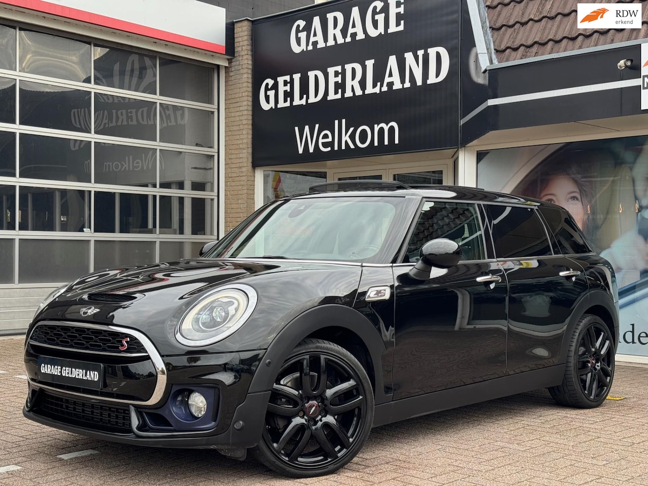 MINI Clubman - Mini 2.0 JCW ALL4 | Pano | Navi | Xenon | Full-Led | Volleder | Cruise | Climate | Head-up - AutoWereld.nl