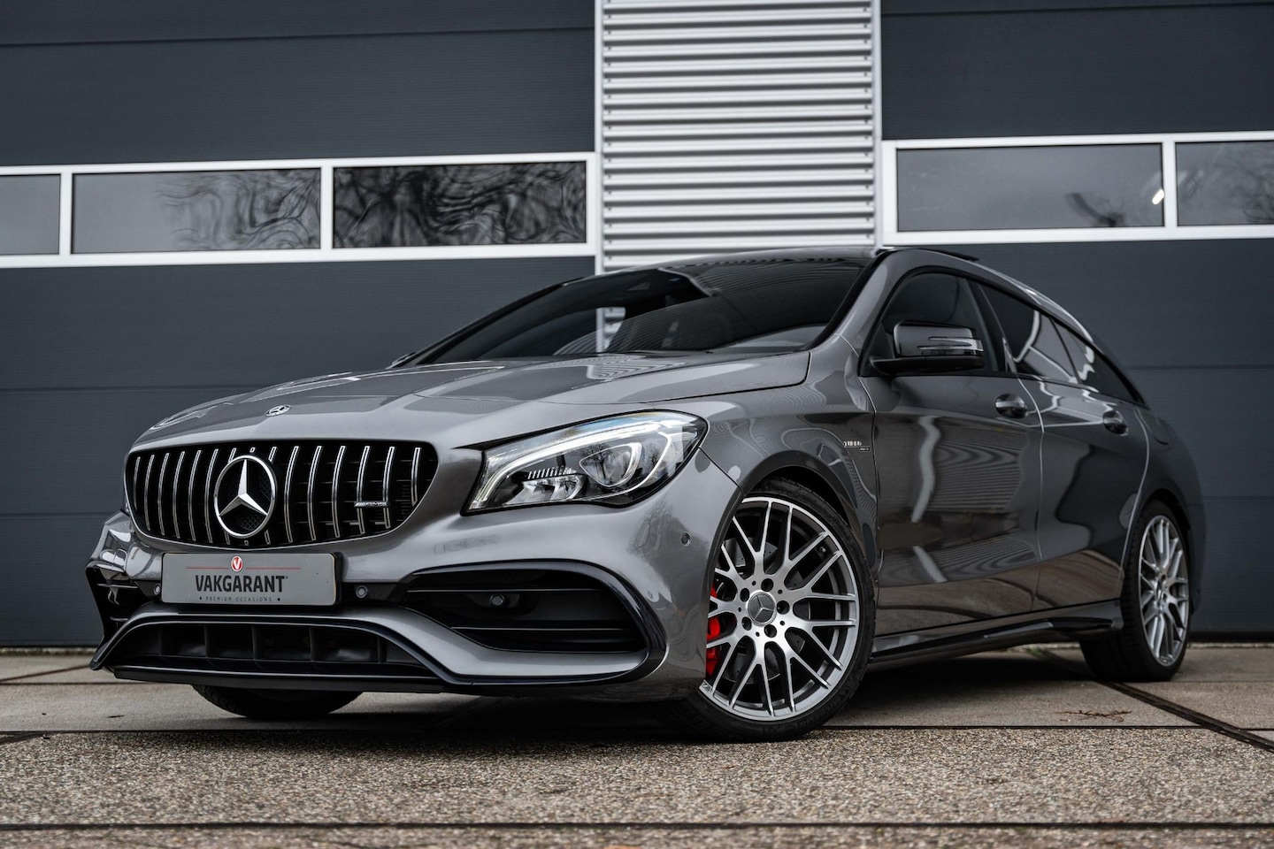 Mercedes-Benz CLA-klasse Shooting Brake - AMG 45 4MATIC |Panorama dak |AMG Performance-stoelen| Fab. garantie tot 12-2025 | Nieuw ! - AutoWereld.nl