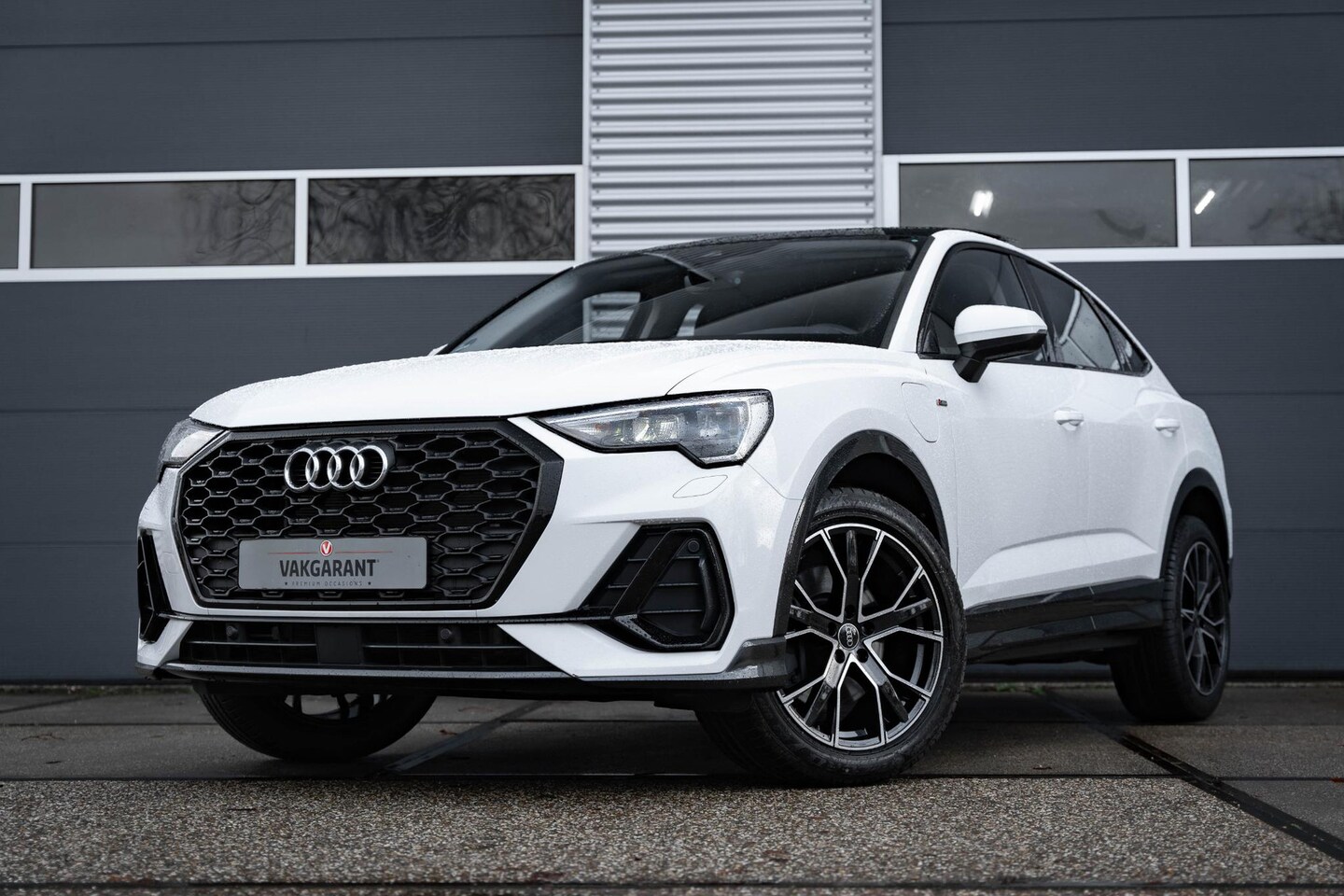 Audi Q3 Sportback - 45 TFSI e S Edition |Panorama dak |Black pakket | Dode hoek | - AutoWereld.nl