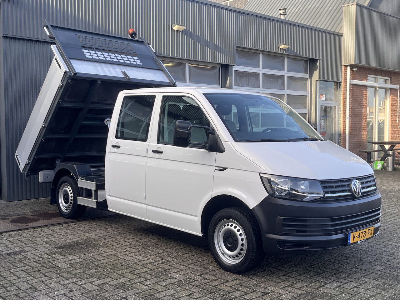 Volkswagen Transporter - 2.0 TDI L2H1 DC Kipper open laadbak Airco Bluetooth trekhaak 2200 kg 1e eigenaar Dealer on - AutoWereld.nl