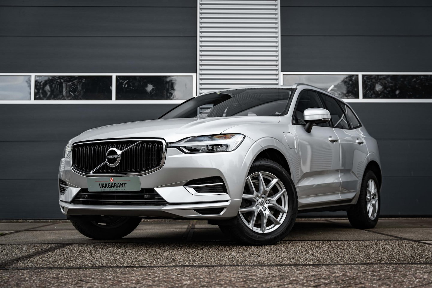 Volvo XC60 - 2.0 T8 Twin Engine AWD Inscription | Pano Dak | Camera | Navi - AutoWereld.nl