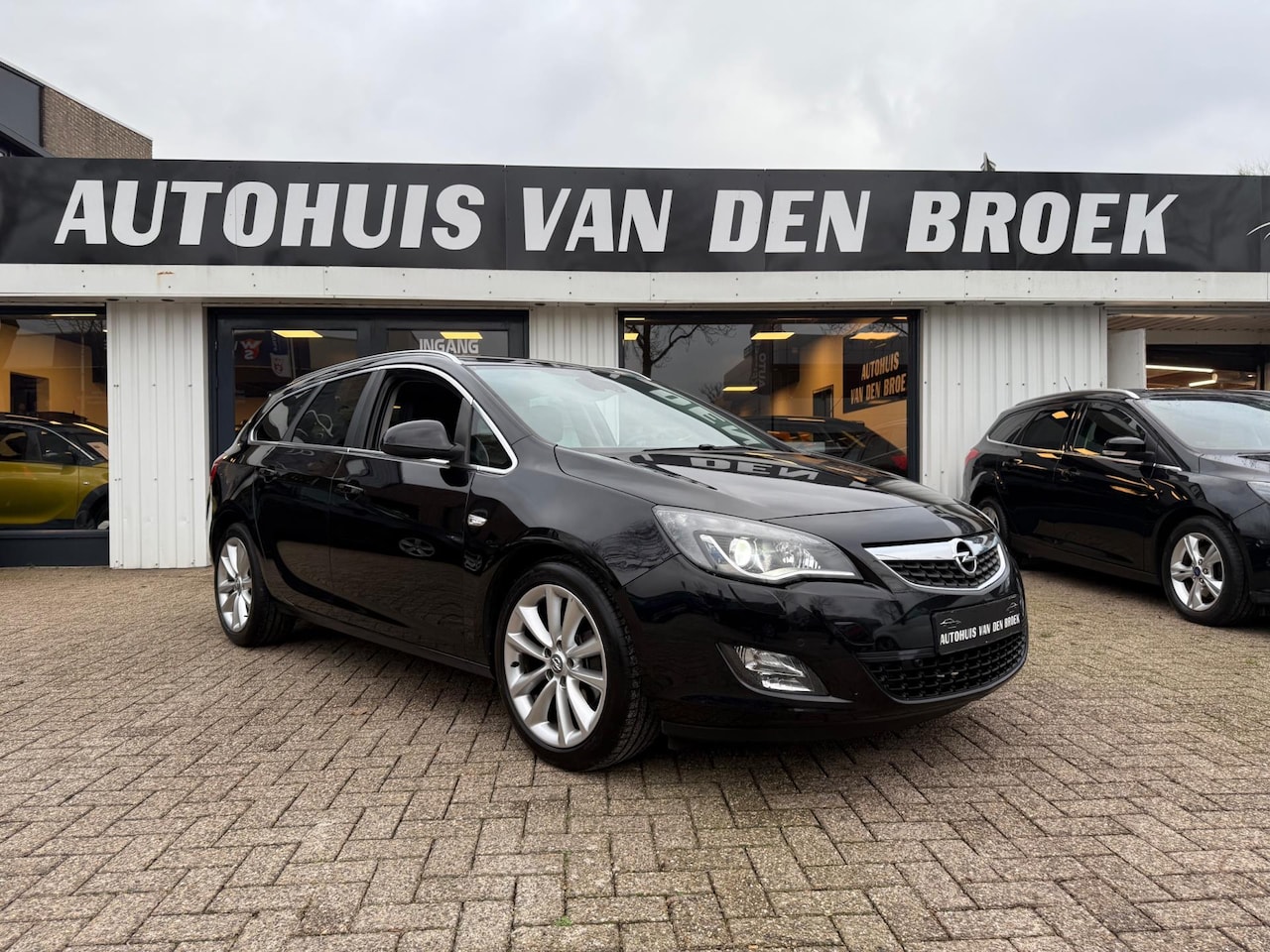 Opel Astra - 1.6 Turbo 180Pk Xenon Navi Cruise Climate Ctr Trekhaak Pdc Lmv Elek Pakket Nw Apk - AutoWereld.nl