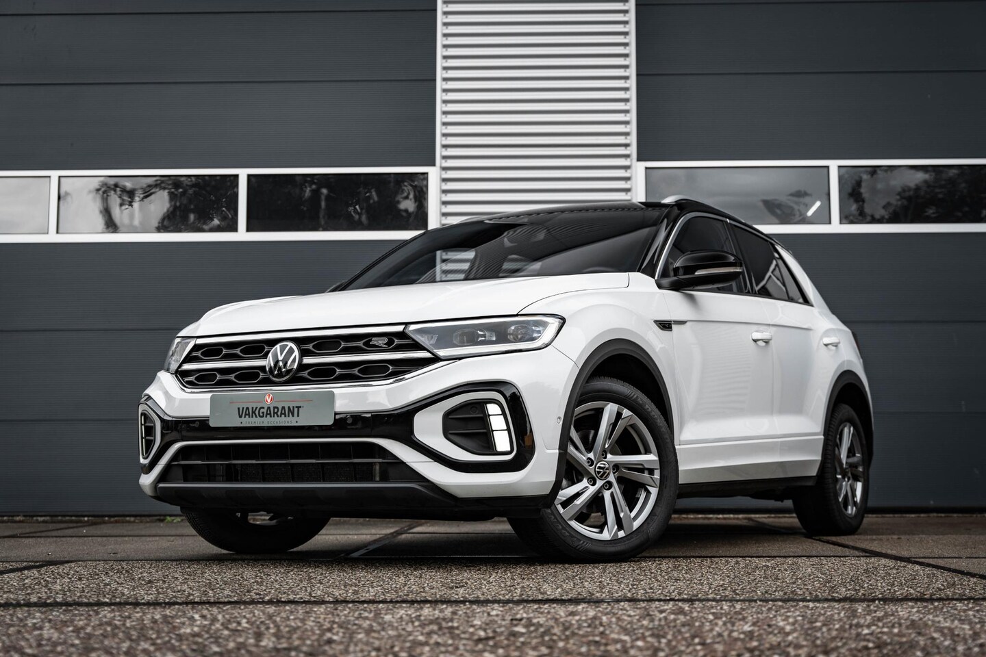 Volkswagen T-Roc - 1.0 TSI R-Line | Massage Stoelen | Camera | Stoelverw. | LED | ACC - AutoWereld.nl