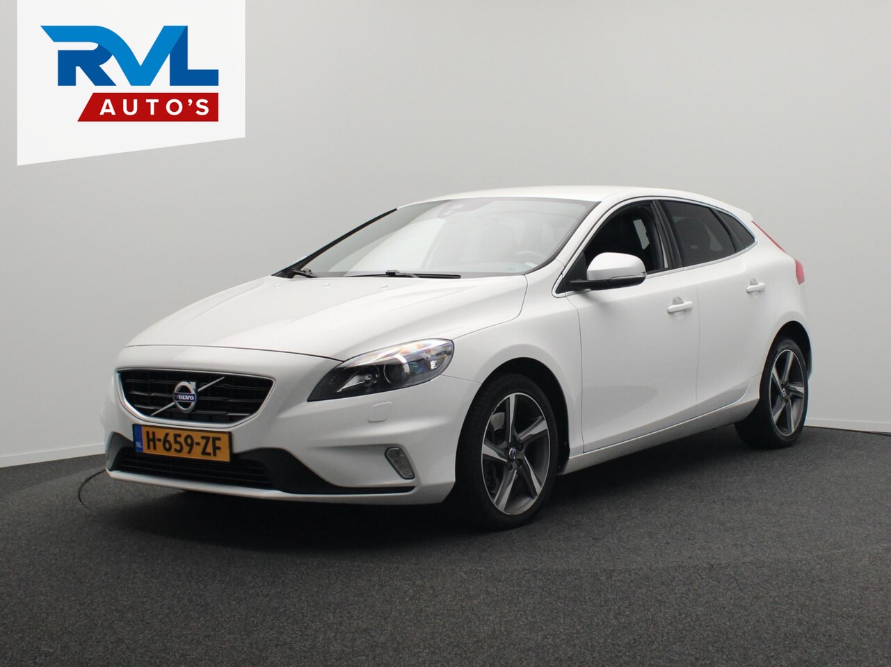 Volvo V40 - 1.5 T2 R-Design Automaat *Leder/Alcantara* Navigatie Camera Stoelverwaming - AutoWereld.nl