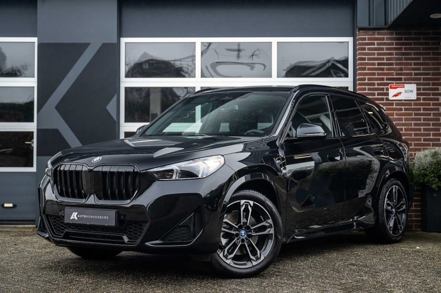 BMW X1 - 30e xDrive M Sport | Shadow | HIFI | Trekhaak | ACC | Camera | 19 Inch | - AutoWereld.nl