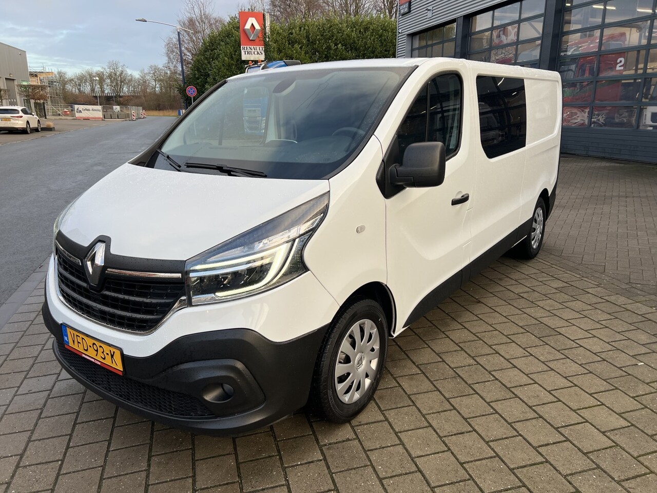 Renault Trafic - 2.0 dCI 145pk Automaat /Dubbele cabine/L2H1 /Navigatie /Camera /Cruise - AutoWereld.nl