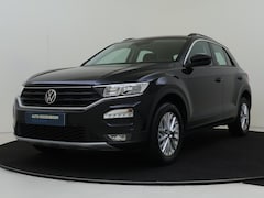 Volkswagen T-Roc - 1.5 TSI Style | Achteruitrijcamera | Keyless | Stoel- en stuurverwarming | CarPlay | Adapt