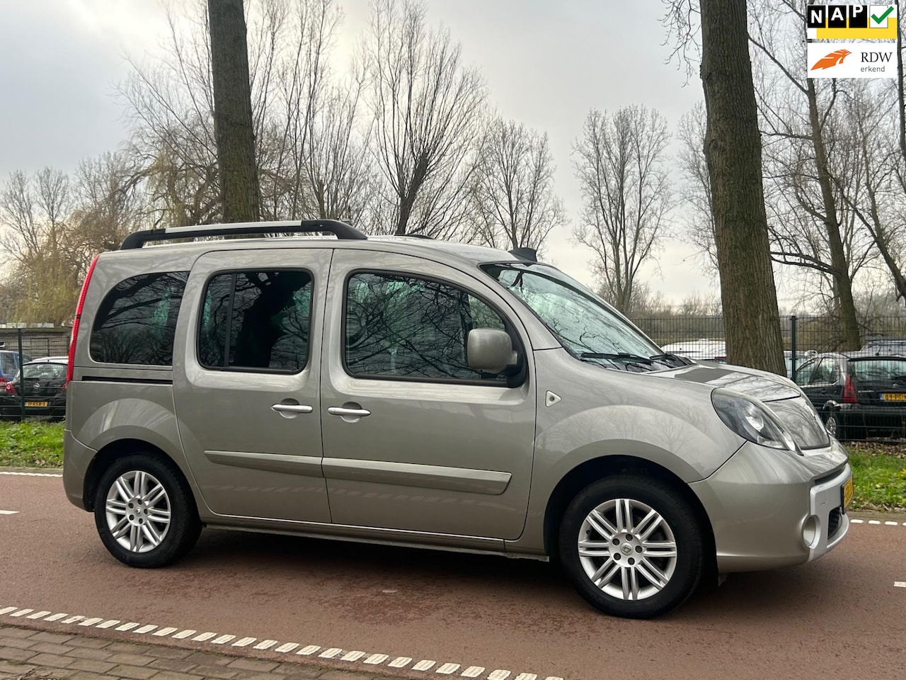 Renault Kangoo Family - 1.6-16V Privilège CAMPER!AIRCO!KOOPJE! - AutoWereld.nl