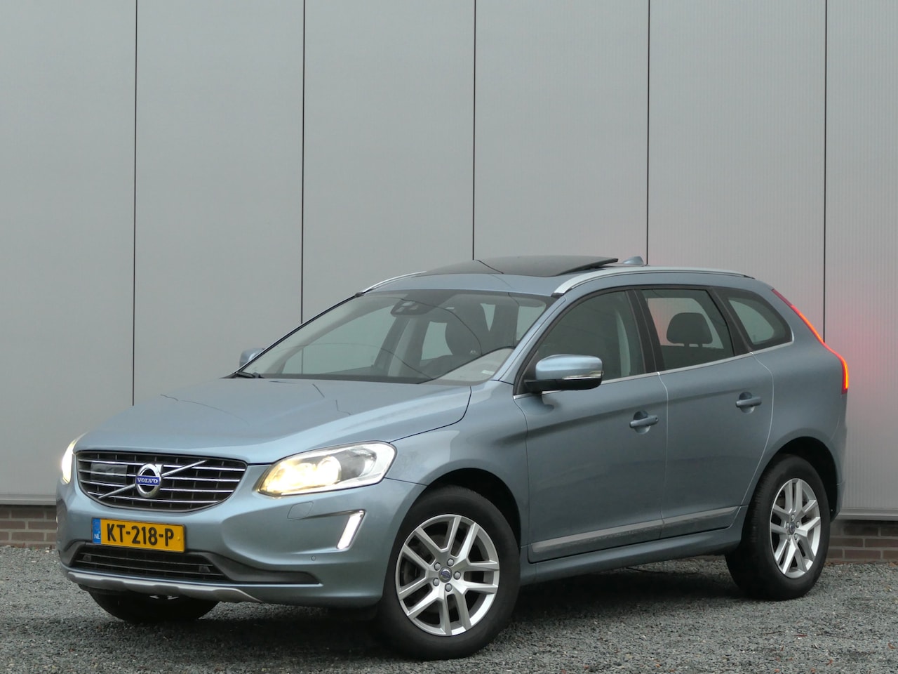 Volvo XC60 - T5 AUT AWD Polar+ Adaptieve Cruise Control / Panoramadak / Navi / Trekhaak / Standkachel - AutoWereld.nl