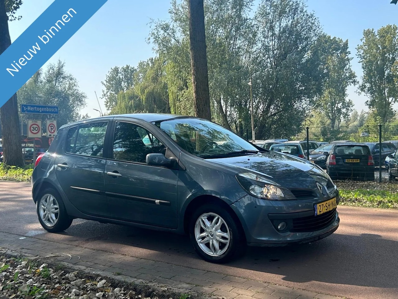 Renault Clio - 1.6 16v AUTOMAAT!CLIMA!5DEURS!KOOPJE! - AutoWereld.nl