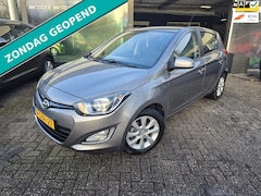 Hyundai i20 - 1.2i i-Deal | 2E EIGENAAR | 12MND GARANTIE | AIRCO | LMV | NAVI |