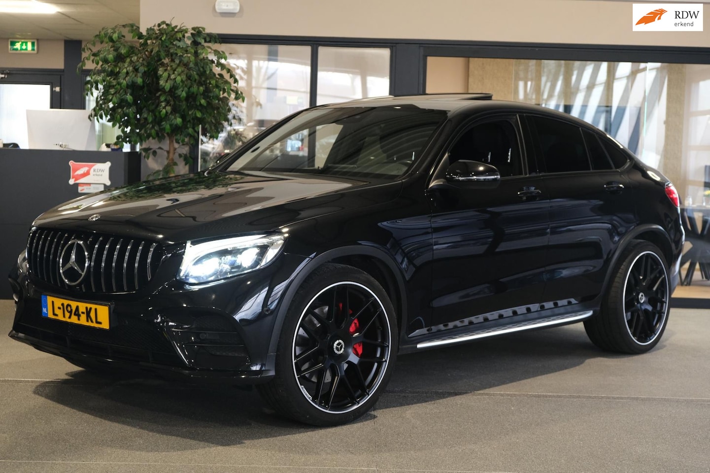 Mercedes-Benz GLC-klasse Coupé - 250 4MATIC AMG DCT Night Dak Burmester NAvi Led Leder - AutoWereld.nl