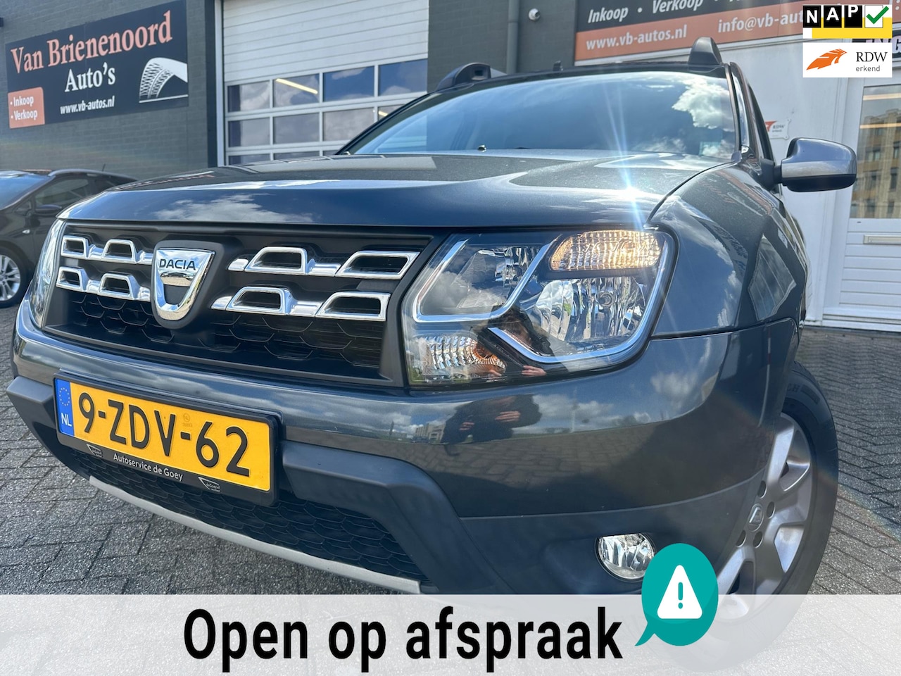 Dacia Duster - 1.2 TCe 4x2 Lauréate aub lees tekst Motor stottert het soms en parkeersensoren en airco bl - AutoWereld.nl