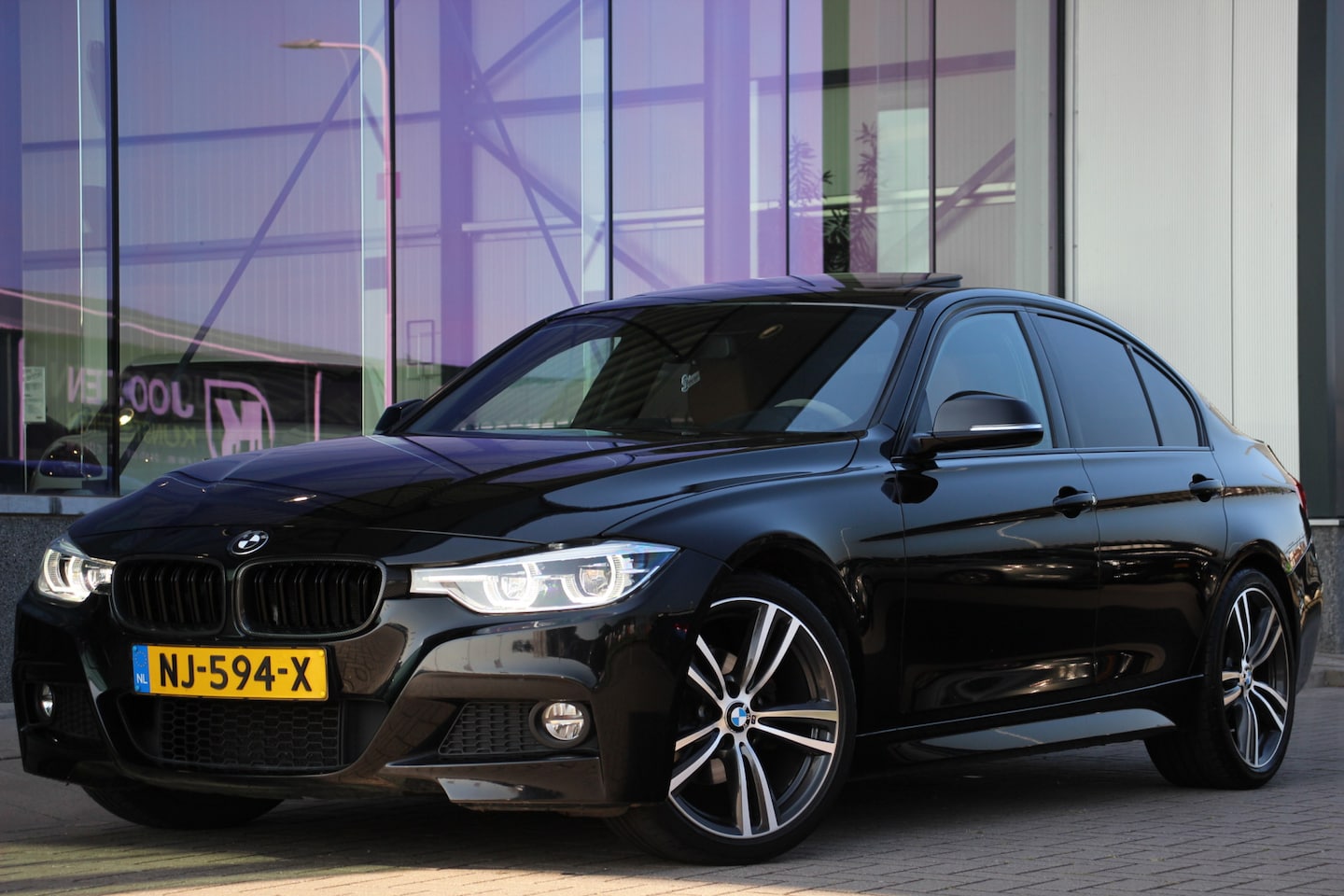 BMW 3-serie - 320i M-Sport | 184PK | Schuifdak | Camera - AutoWereld.nl