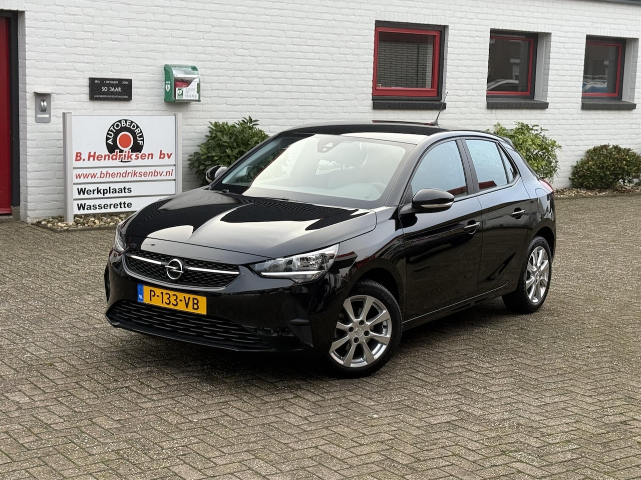 Opel Corsa - 1.2 Start/Stop 75pk Edition/ 4 Season banden/ Navigatie/ Apple Carplay/ Airco/ Lichtmetale - AutoWereld.nl