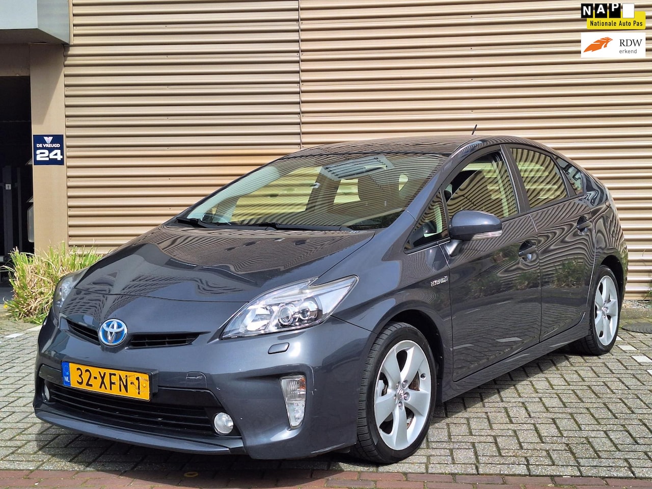 Toyota Prius - | 1.8 Dynamic Business | Automaat | Media systeem | Navigatie | Open dak werkt niet | - AutoWereld.nl