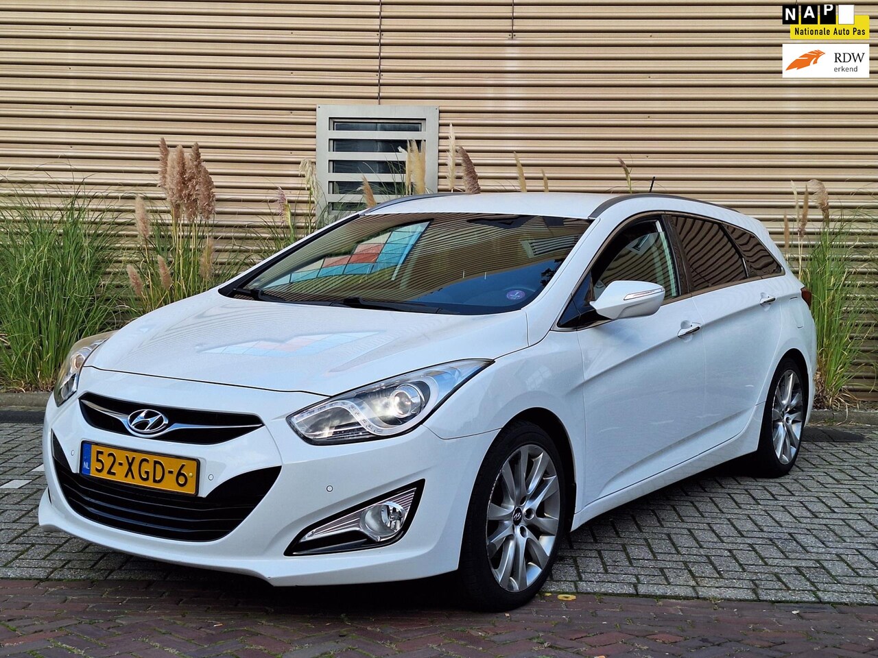 Hyundai i40 Wagon - | 1.6 GDI Blue Business Edition | Bluetooth | Elektrische stoel | Airco | Achteruit camera - AutoWereld.nl