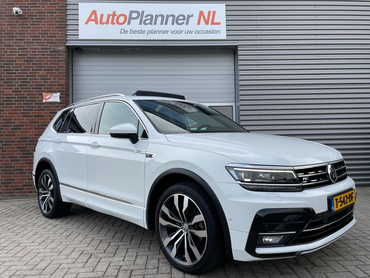 Volkswagen Tiguan Allspace - 2.0 TDI R-line! Pano! Virtual! - AutoWereld.nl