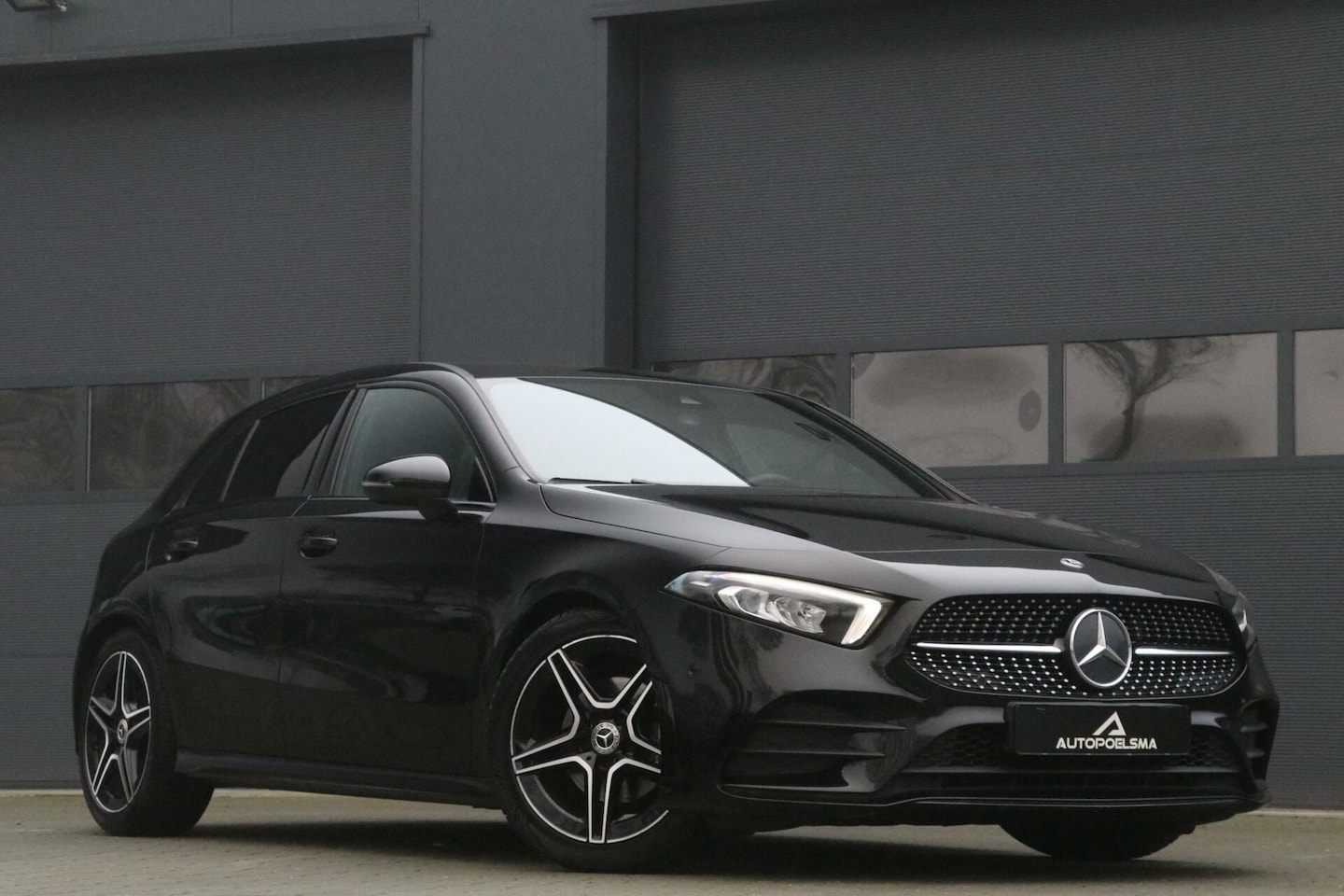 Mercedes-Benz A-klasse - 180 AMG Night Pakket Widescreen Lmv PrivacyGlass Camera Stoelverwarming Navi Uitstraling!! - AutoWereld.nl