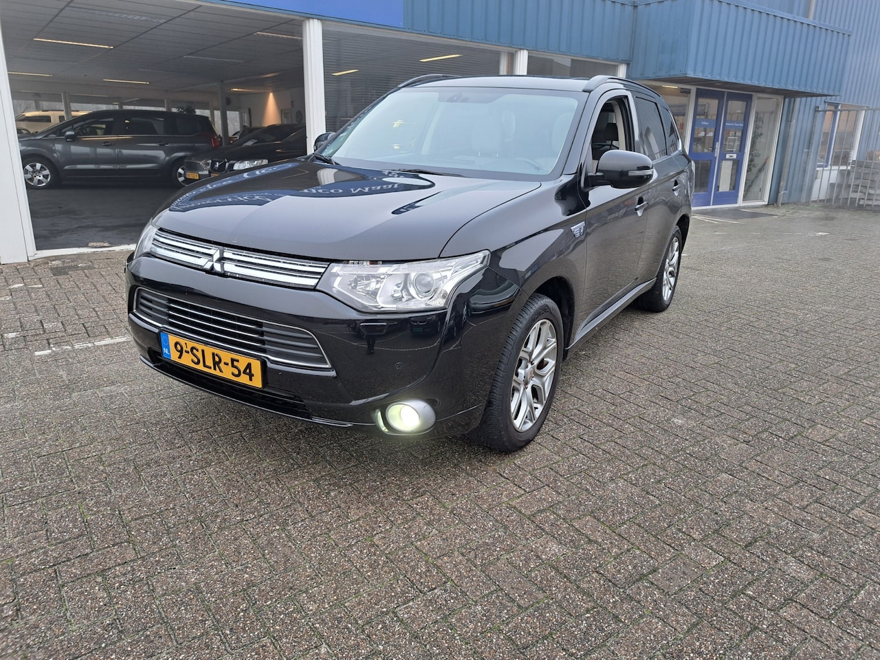 Mitsubishi Outlander - 2.0 PHEV Instyle Dealer onderhouden - AutoWereld.nl