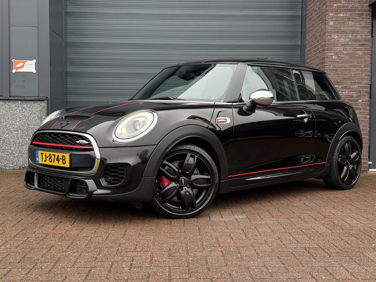 MINI John Cooper Works - 2.0 Chili JCW | NAVI | PANO | LEDER | PDC | CRUISE | CLIMATE | APK 2025! - AutoWereld.nl