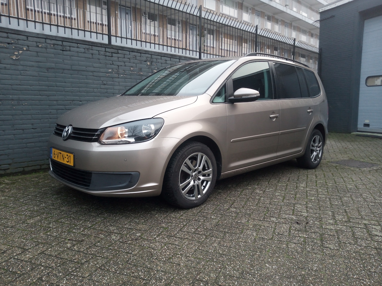 Volkswagen Touran - 1.6 TDI Comfortline BlueMotion Grijs kenteken, APK tot juni 2025 en een N.A.P. - AutoWereld.nl