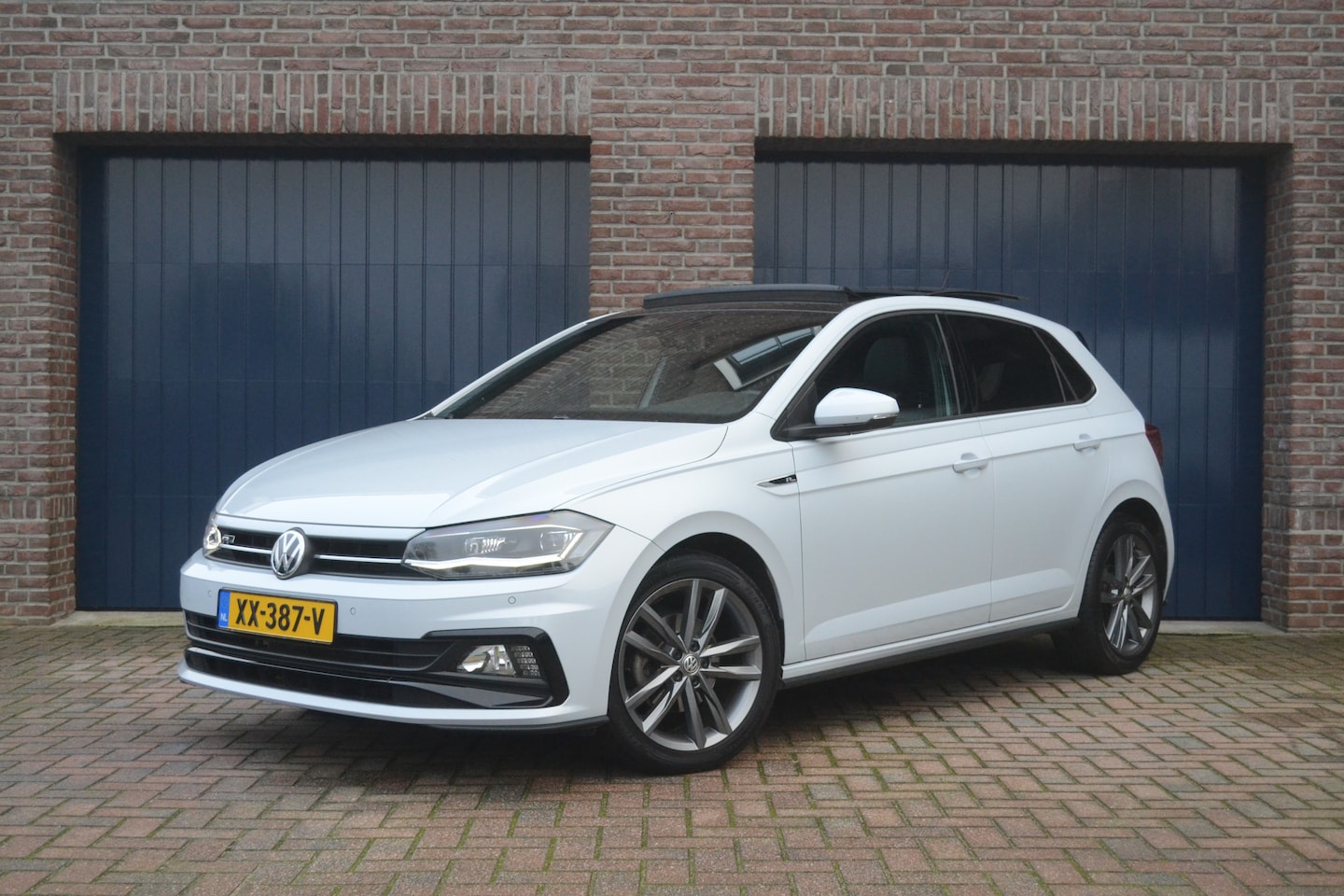 Volkswagen Polo - 1.0 TSI Highline R-Line | Pano | Virtual | Camera | Keyless | Carplay | Beats Audio | LED - AutoWereld.nl