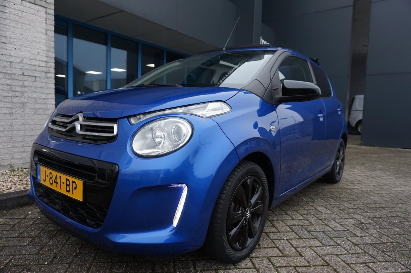 Citroën C1 - 1.0 VTi Airscape Shine climate control / opendak / navigatie / camera / - AutoWereld.nl