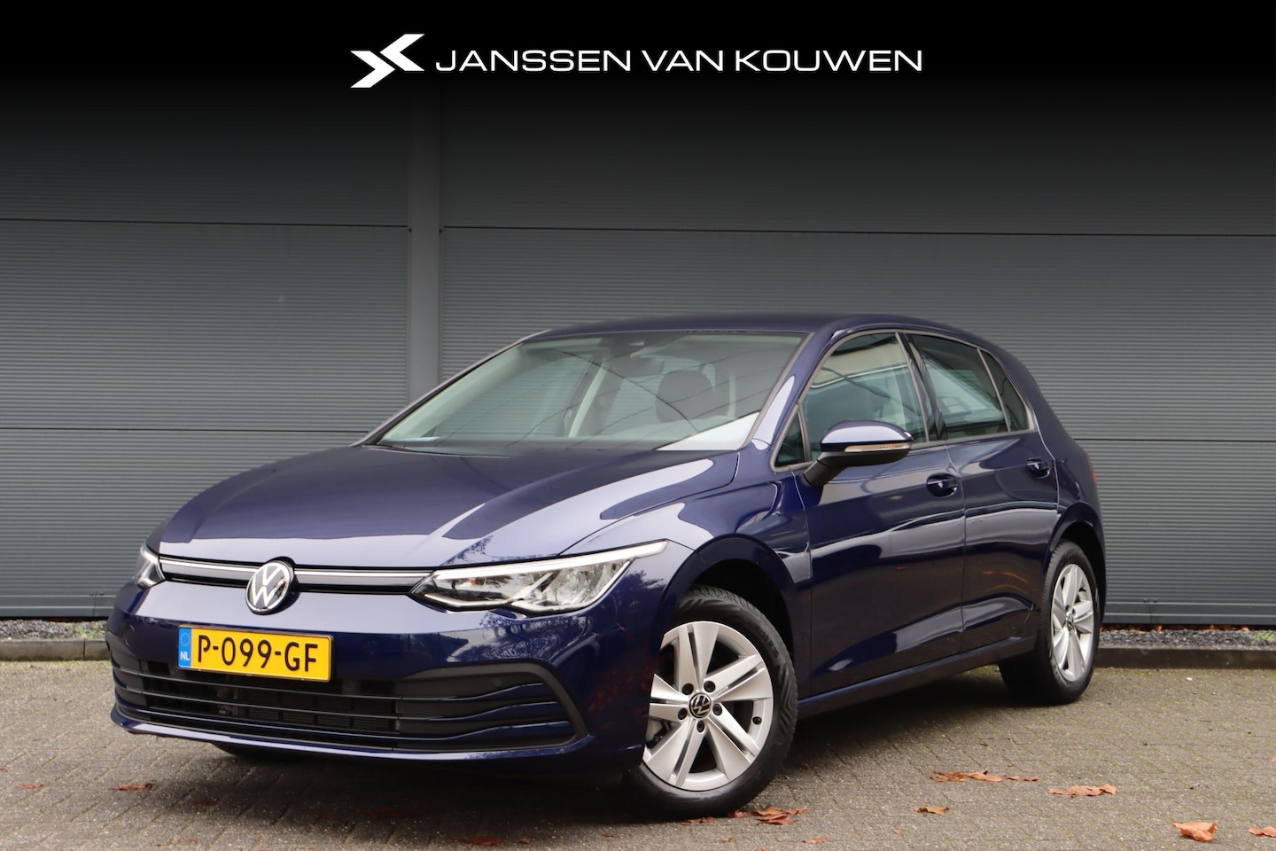 Volkswagen Golf - 1.0 eTSI Life / Navi / Carplay / LMV / Dealer onderhouden - AutoWereld.nl