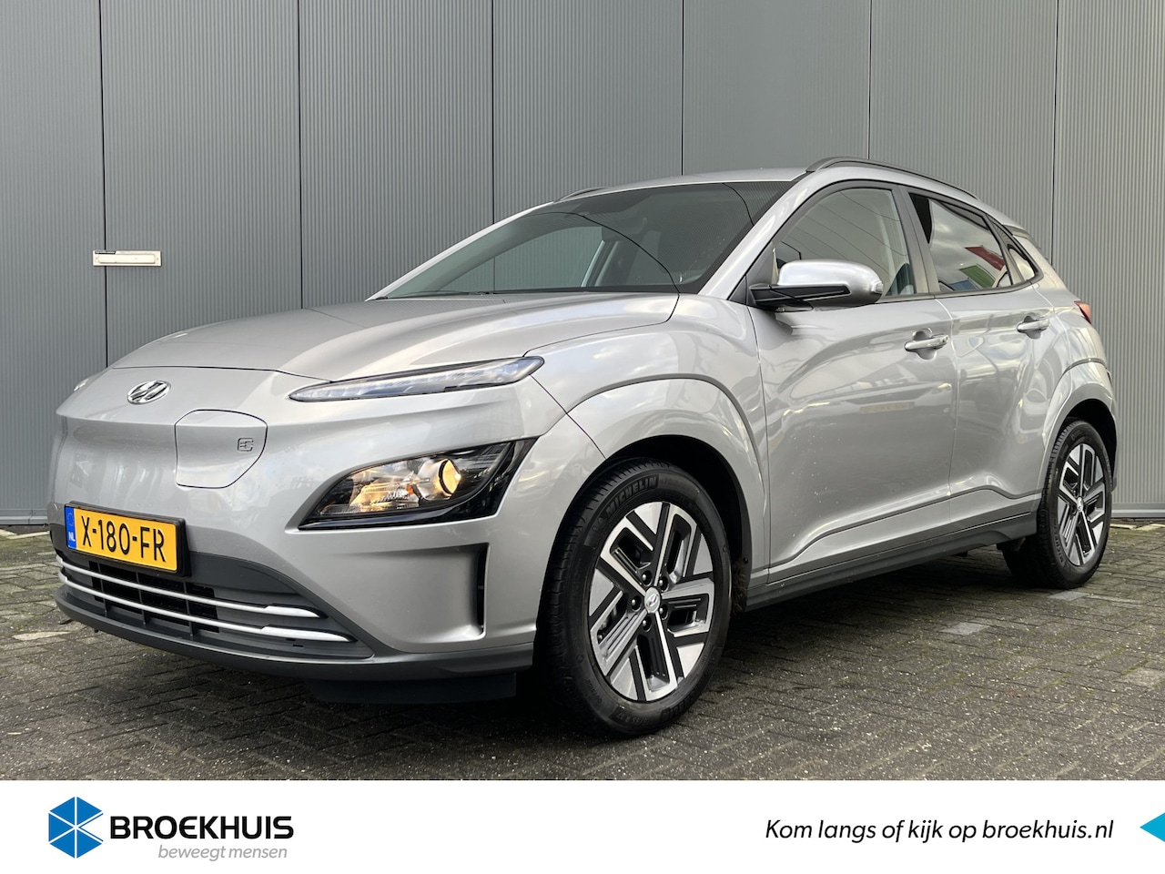 Hyundai Kona - 64 kWh 204pk Pure | LED | Camera | Climate | Carplay | Keyless | Navigatie | 17" Lichtmeta - AutoWereld.nl