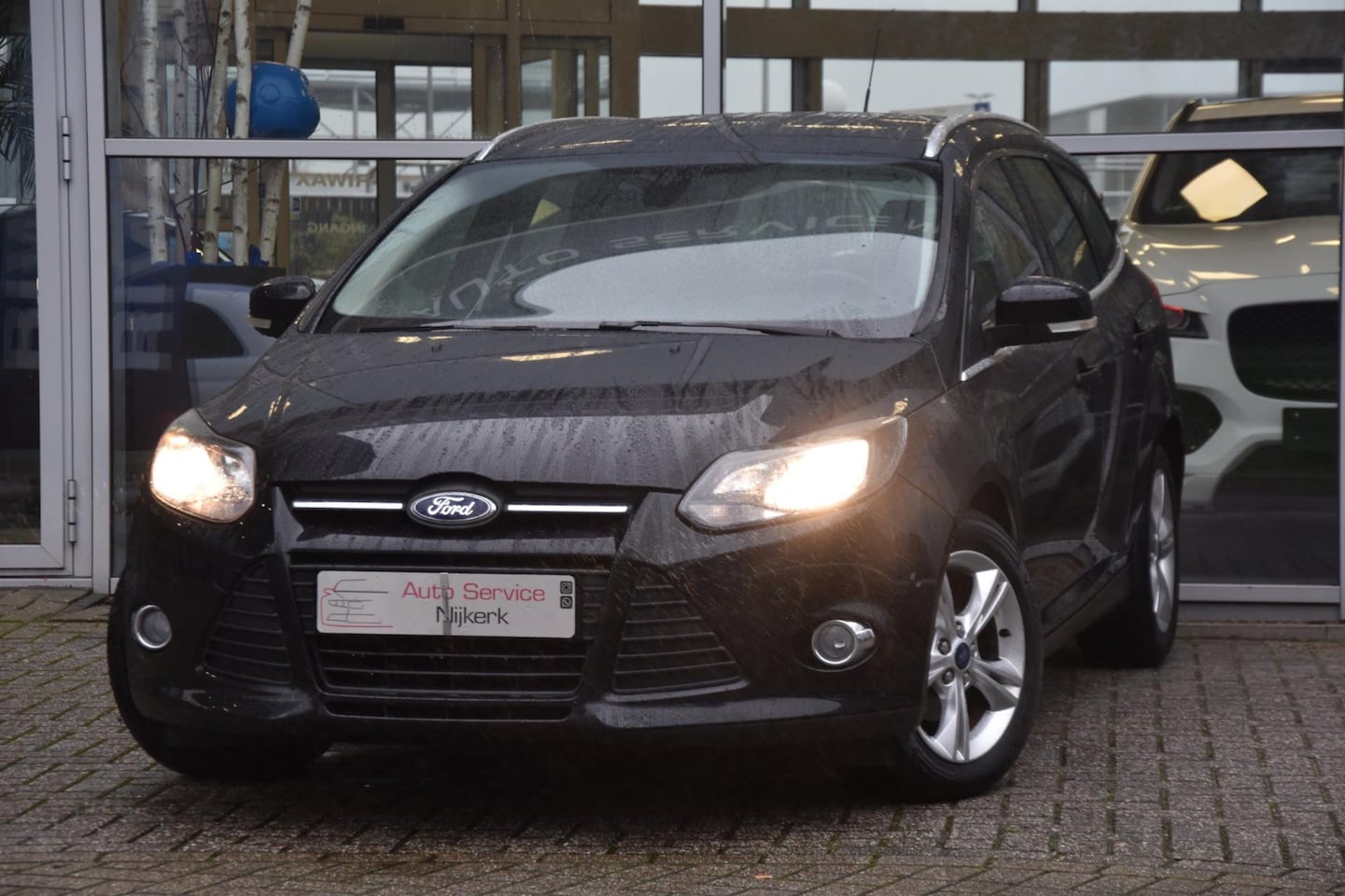 Ford Focus Wagon - 1.0 EcoBoost Titanium Airco Pdc Nav. Trekhaak Lm-Velgen - AutoWereld.nl