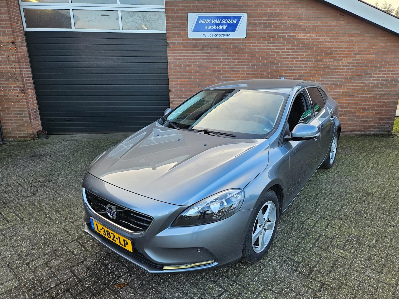 Volvo V40 - 2.0 T2 Momentum - Stoelverwarming - AutoWereld.nl