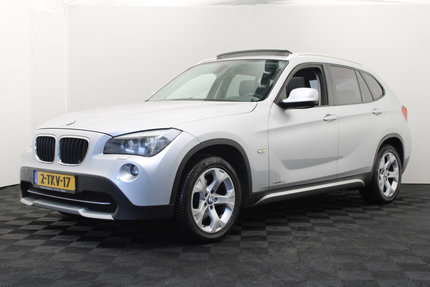 BMW X1 - xDrive18d Business |Pano|Stoelverwarming|Navi| - AutoWereld.nl