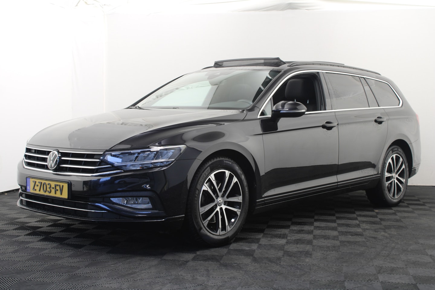 Volkswagen Passat Variant - 2.0 TDI Business |Pano|Navi|Camera| - AutoWereld.nl