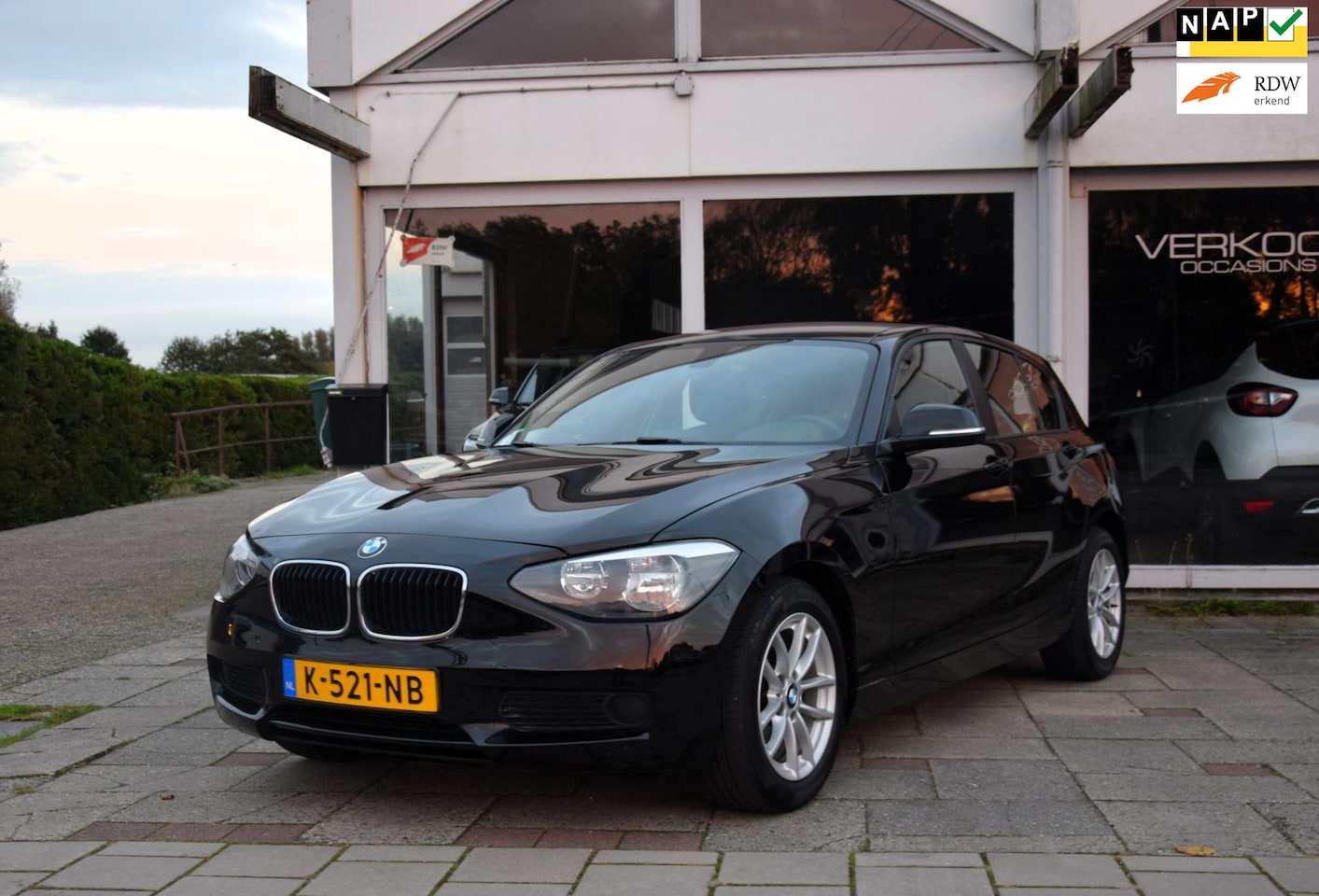 BMW 1-serie - 116i High Executive 116i High Executive, Navigatie , Carplay, Automaat - AutoWereld.nl