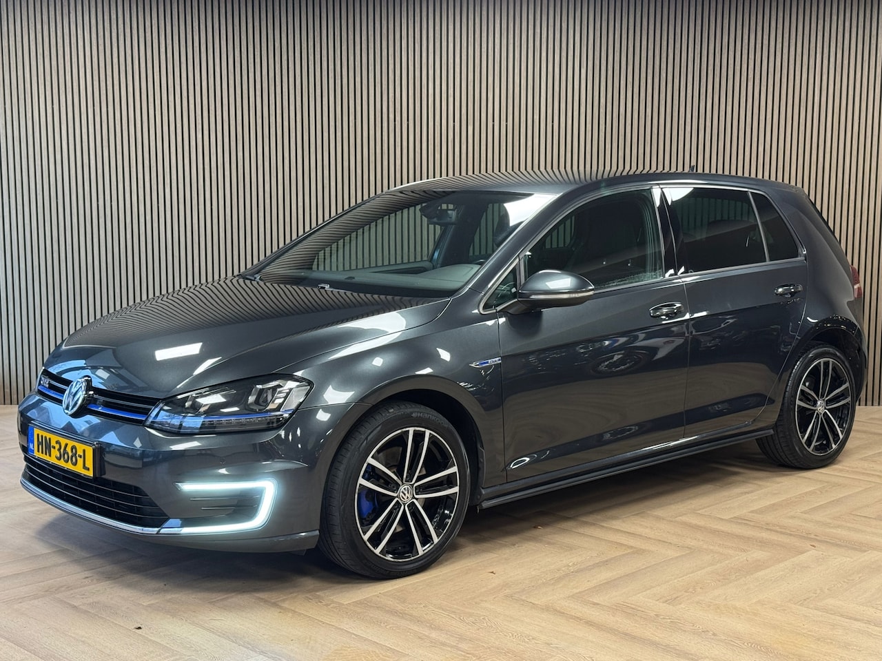 Volkswagen Golf - 1.4 TSI GTE DSG AUT. AIRCO CAMERA NAVIGATIE APPLE CARPLAY KEYLESS - AutoWereld.nl