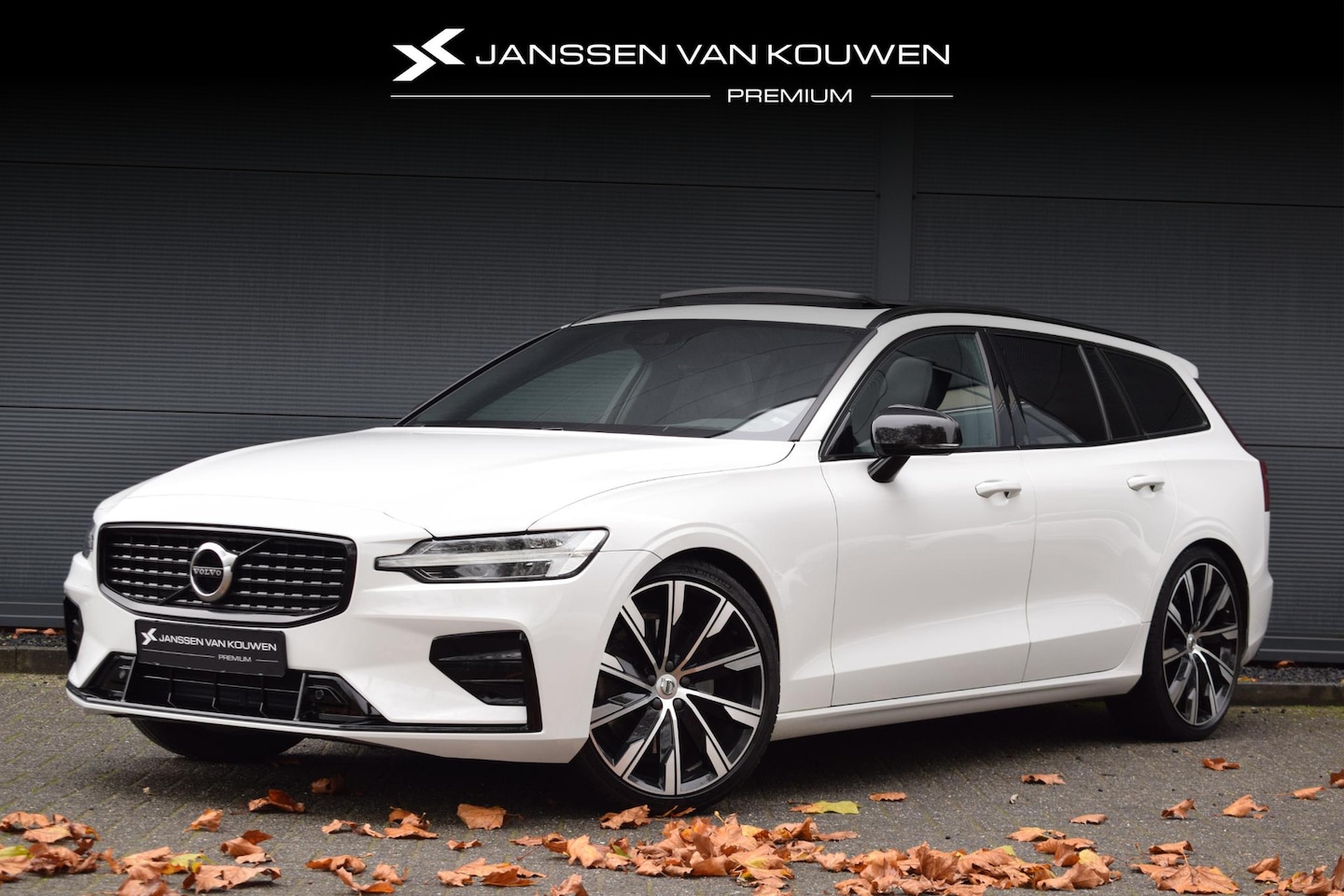 Volvo V60 - 2.0 T5 R-Design / Apple Carplay / Panoramadak / Stoelverwarming - AutoWereld.nl