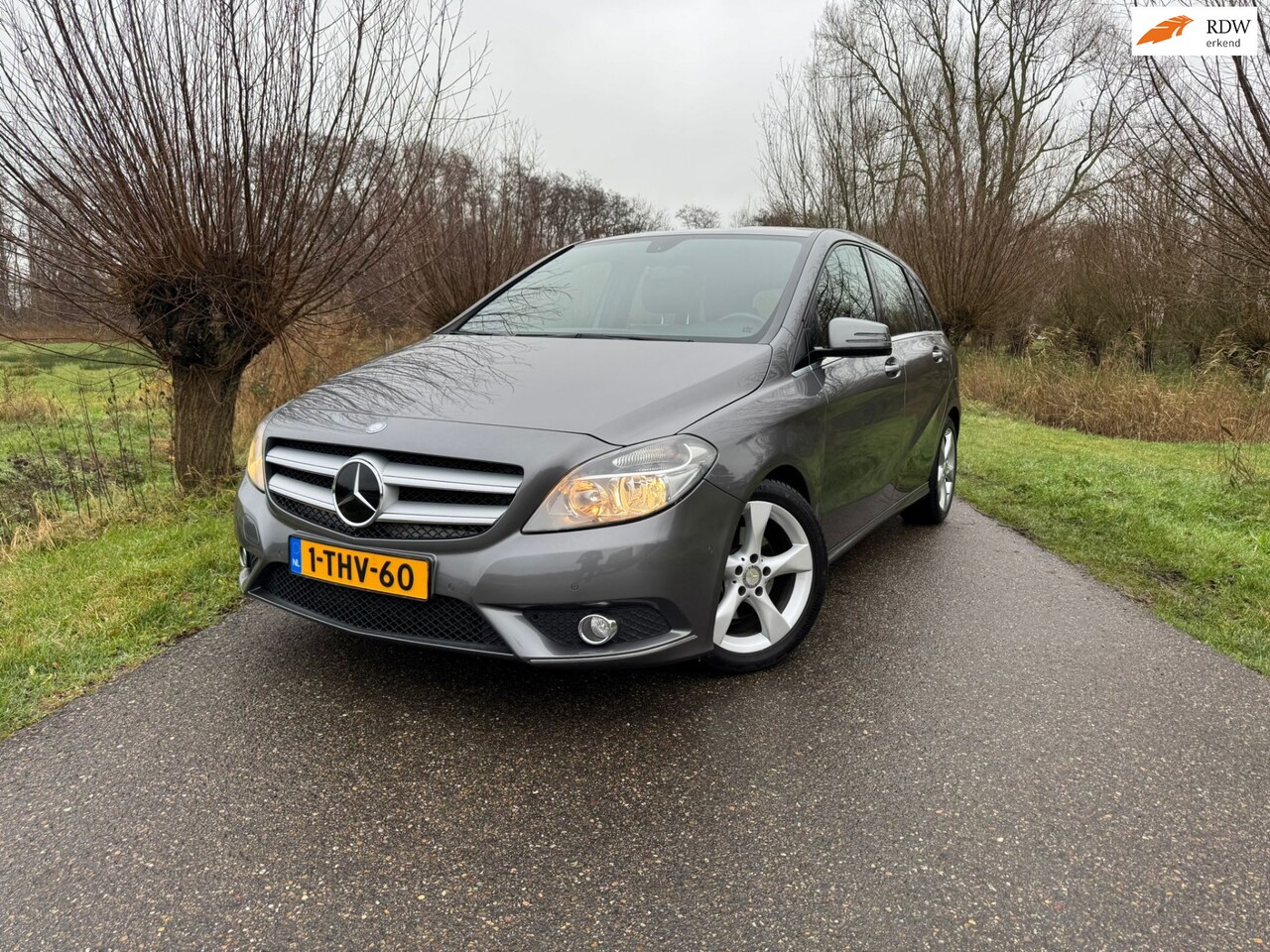 Mercedes-Benz B-klasse - 180 Ambition / Airco / Navi / Keurige Auto / Leder-Stof / PDC / LMV / - AutoWereld.nl