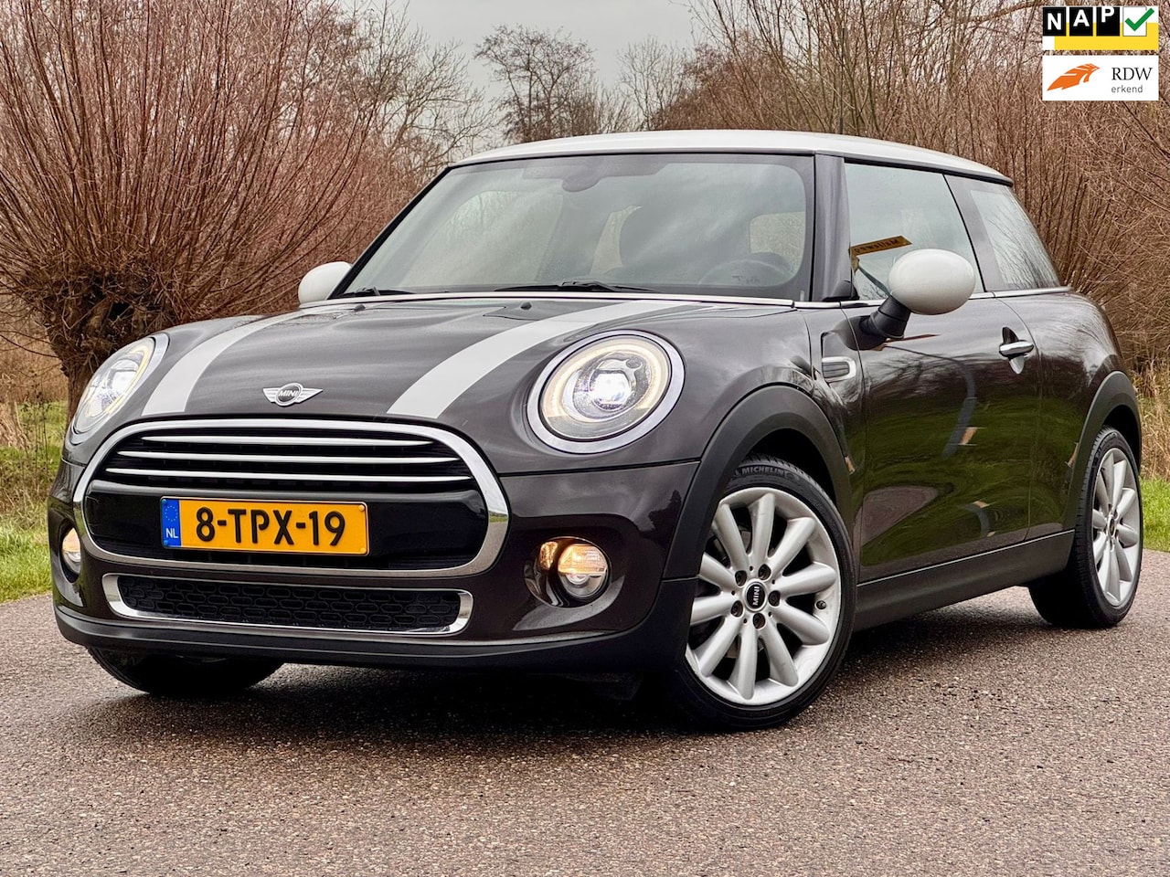 MINI Cooper - Mini 1.5 1ste Eigenaar / Leder / Navi / Clima / Stoelverwarming / Dealer onderhouden / NAP - AutoWereld.nl