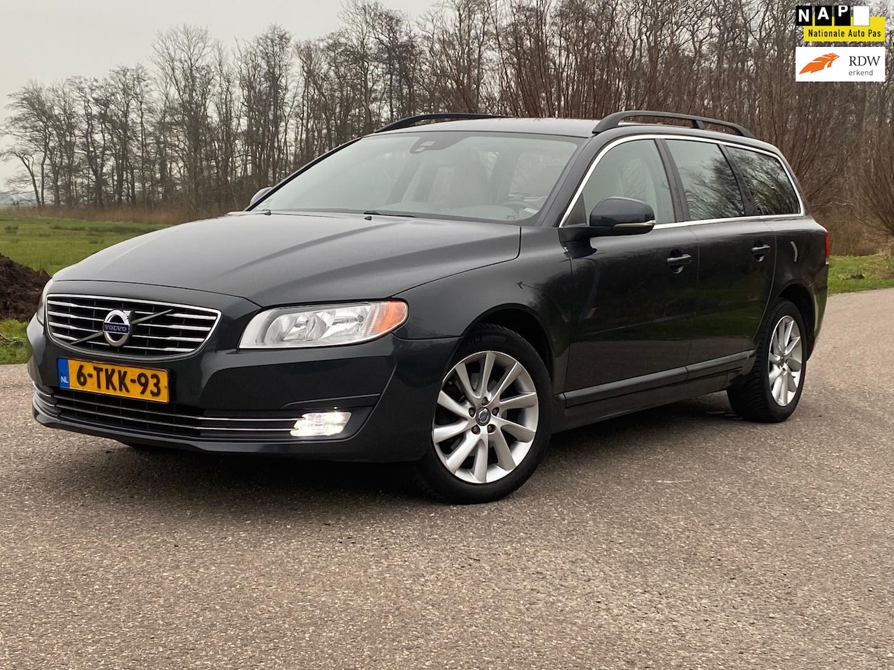 Volvo V70 - 1.6 T4 Nordic+ / Airco / Navi / Leder / CC / LMV / NAP - AutoWereld.nl