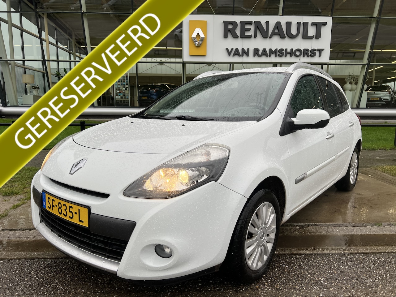 Renault Clio Estate - 1.2 TCE Sélection Business / Trekhaak afneembaar / Cruise / PDC V+A / Climate / - AutoWereld.nl