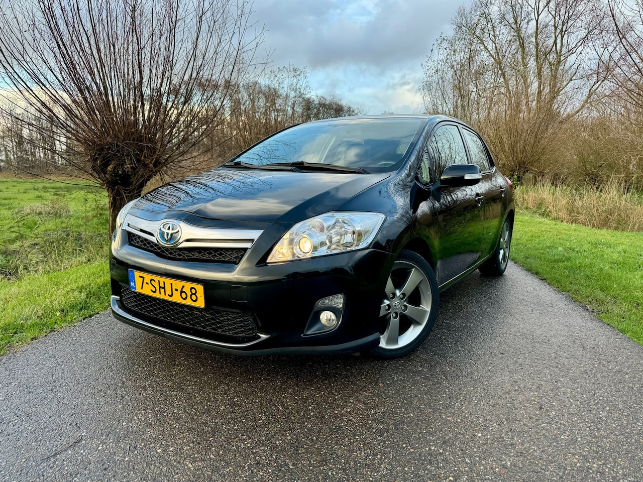 Toyota Auris - 1.8 Full Hybrid Dynamic Business / Navigatie / Automaat / Trekhaak / Climate control / Cam - AutoWereld.nl