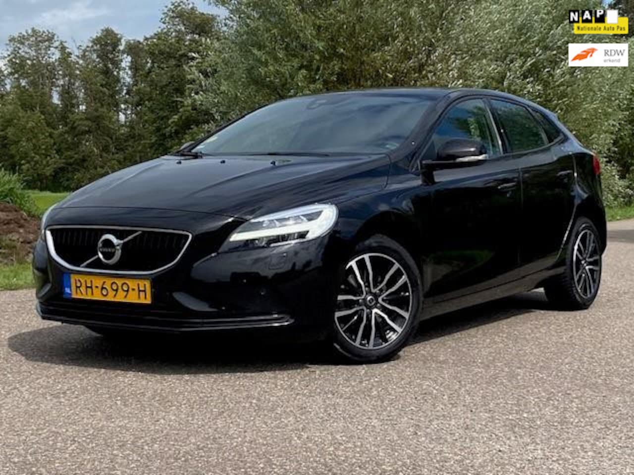 Volvo V40 - 2.0 D2 Nordic+ 5DRS NAVI ECC STANDKACHEL LED BTW AUTO GOED ONDERHOUDEN - AutoWereld.nl