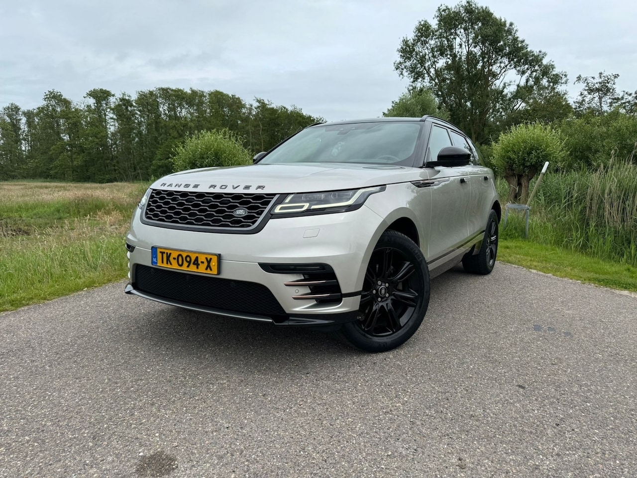 Land Rover Range Rover Velar - 2.0 D180 AWD R-Dynamic SE / Automaat / Originele NL en BTW Auto / Airco / Navigatie / Came - AutoWereld.nl